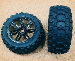 [매장입고]C10284     1:8 Truggy Wild Burst Block Tire &amp; 7Spoke Black Chrome Wheel (2)반대분 (접착완료) 깍두기 패턴